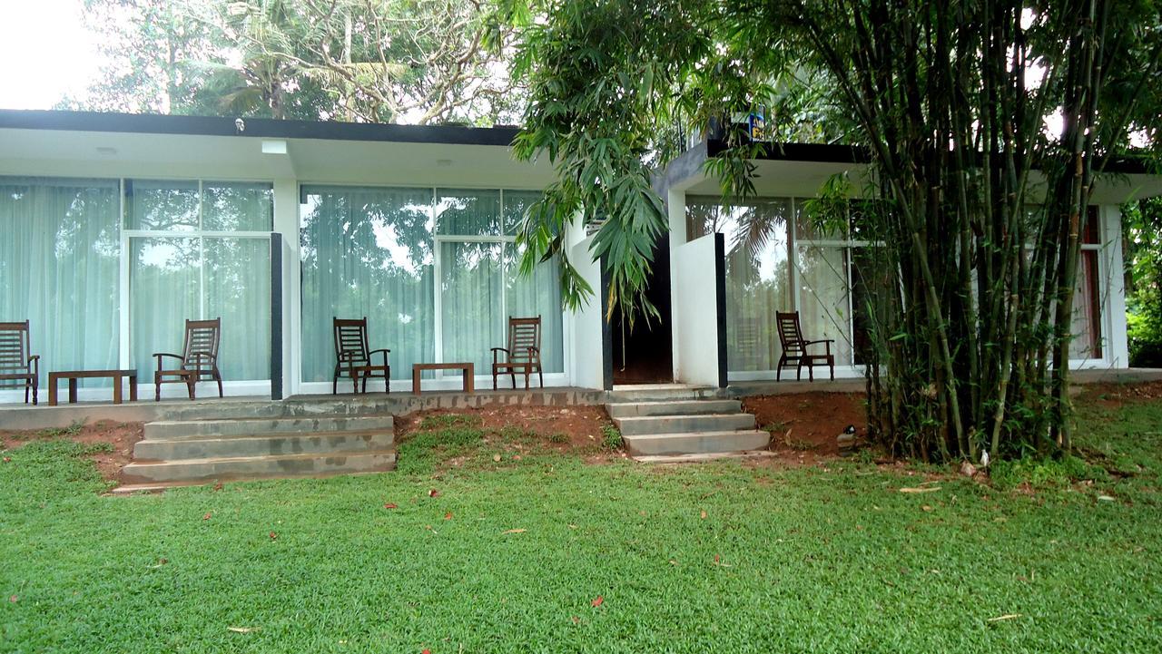 Bridge Hotel Negombo Kimbulapitiya エクステリア 写真