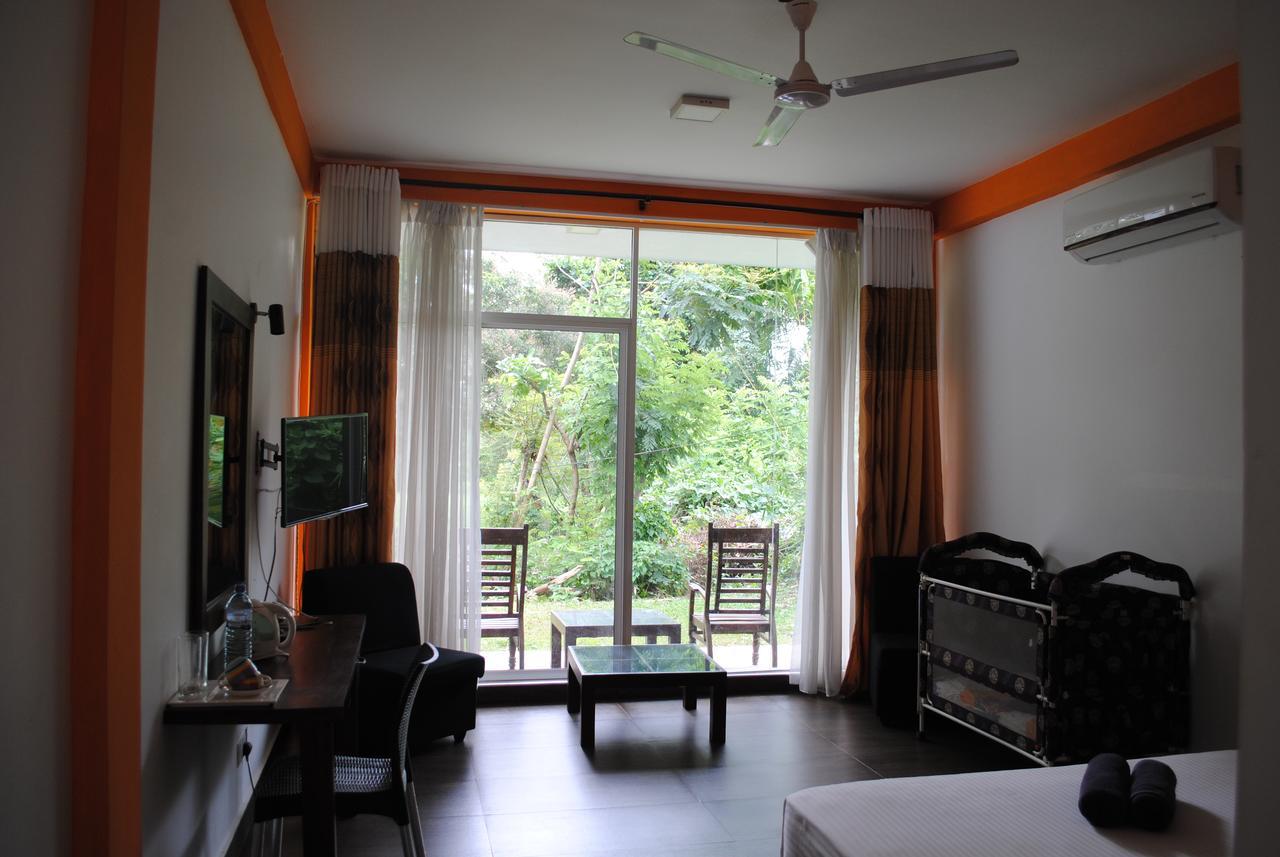 Bridge Hotel Negombo Kimbulapitiya エクステリア 写真