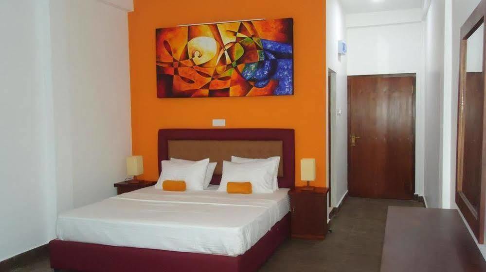 Bridge Hotel Negombo Kimbulapitiya エクステリア 写真